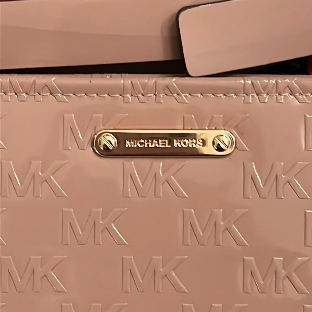 Brand New Michael Kors Logo Debossed Zippered Belt Bag in Fawn Shiny Neutral